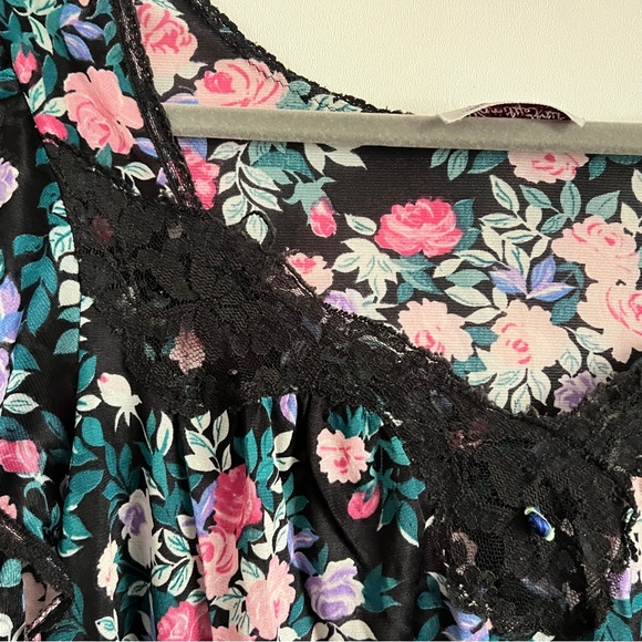 Vintage 70s Vanity Fair Multicolor Floral Nightgown Size Medium - Picture 7 of 9
